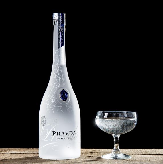 Photo for: PRAVDA vodka 40%, 0,7 l
